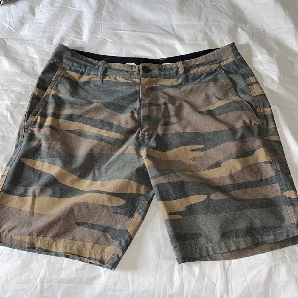 Dakine mens size 32 camouflage shorts
